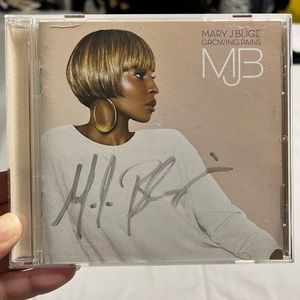 💕Autographed Mary J Blige CD💕